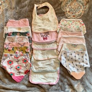 🌸Baby girl bib lot 🌸